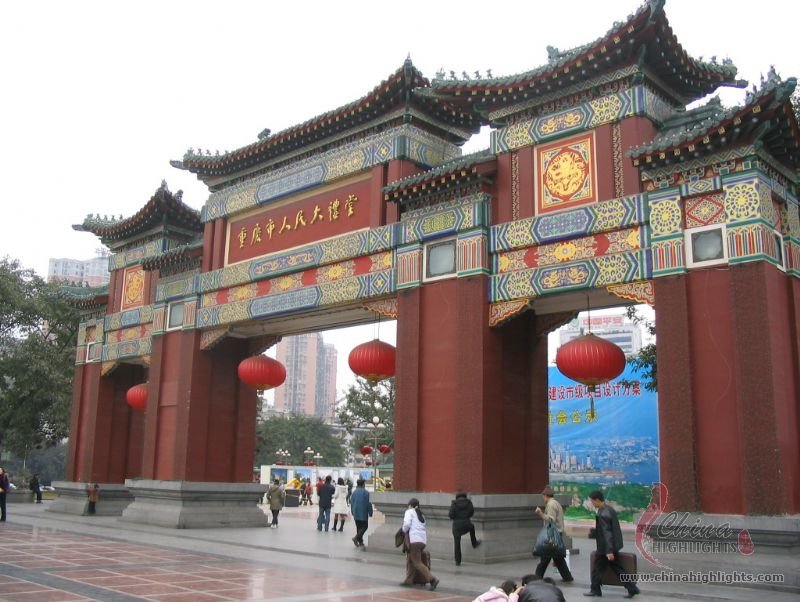 The great hall of people is used the archetactures of Ming and Qing Danesty,estimated the structures of Tian'anmen Square and Temple of Heaven,so it's quite characteristic.