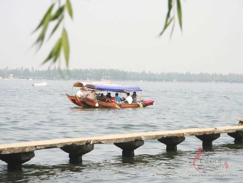 East Lake is formed by natrue,viewsights of it are charming and larruping,people love to go there for trip at weekends